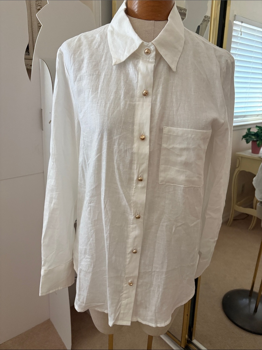 Love Tree White Linen Button-Front Shirt with Gold Buttons